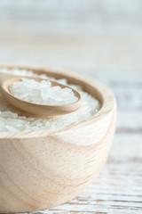 Obraz na płótnie Canvas Jasmine rice in a wooden bowl on wooden