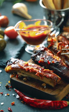 Delicious barbecued ribs seasoned with a spicy basting sauce and