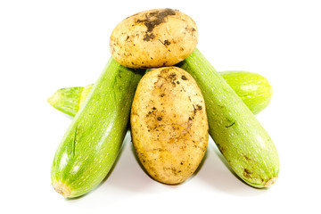 Frische Grüne Zucchini mit Kartoffeln