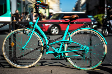 Fototapeta na wymiar Parisian bicycle