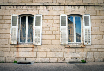 Fototapeta na wymiar Wooden window in old house