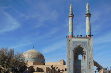 Fototapeta na wymiar Minaret d'une mosquée en Iran