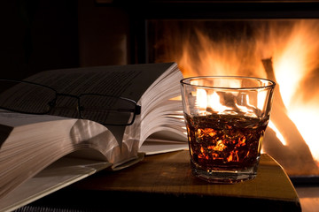 verre à liqueur avec de la glace