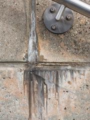 Feuchte moosige Wand