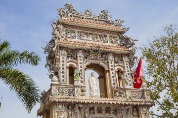 Fototapeta na wymiar The famous Vinh Trang Pagoda at My Tho City, Vietnam