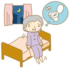 夜に何度もトイレに行くシニア女性