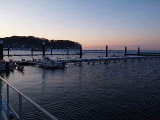港の雪景色　北海道噴火湾