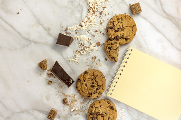 Process of making chocolate chips cookies, with copyspace