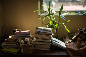 messy desk
