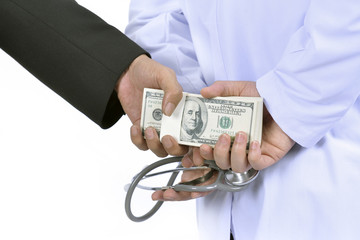 Businessman secretly handed the money to the doctor. Corruption