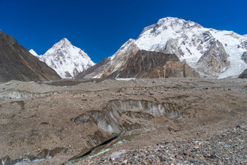 Obraz premium K2 and Broadpeak mountain behind Baltoro glacier, K2 trek, Pakis
