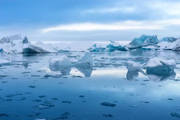Crédence de cuisine en verre imprimé Glaciers Blue Icebergs in Glacier Lagoon, Jokulsarlon, Iceland