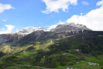 Fototapeta na wymiar Trenino Rosso del Bernina 68