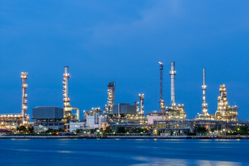 Fototapeta na wymiar Oil refinery plant of Petrochemistry industry in twilight time,