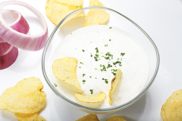 Chips and sour creme