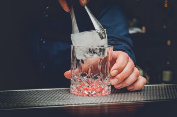 Ghiaccio nel bicchiere