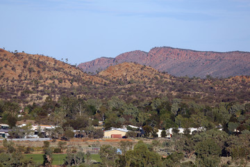 Fototapeta premium outlying area of Alice springs, with surrounding hills