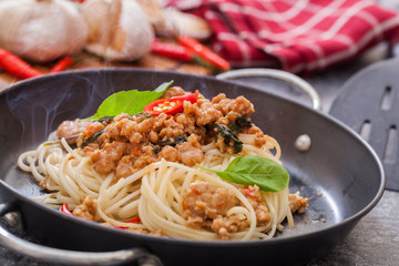 Stir-fried spicy spaghetti