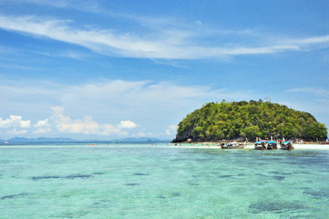 Fototapeta na wymiar Clear water, Tropical island, Andaman Sea, Thailand