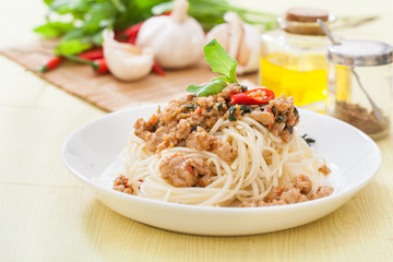 Stir-fried spicy spaghetti