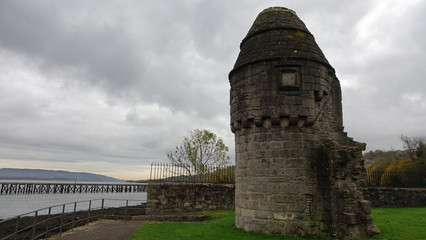 Obraz premium Liitle stone tower beside water