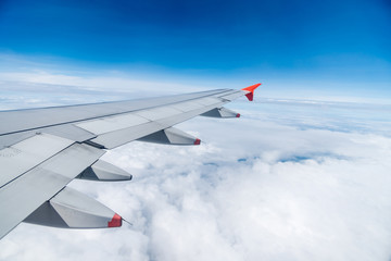 Obraz premium view of beautiful sky with aircraft wing from aircraft window