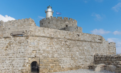 Fototapeta na wymiar Lighthouse and castle at Rhodes Town, Greece