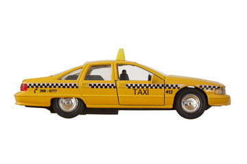 Gelbes Taxi Spielzeug Auto, freigestellt auf weißem Hintergrund