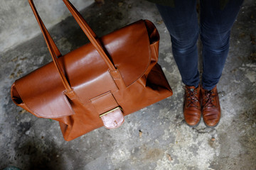 Ledertasche und Lederschuhe