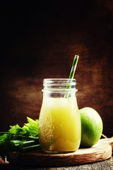 Healthy eating for weight loss: freshly squeezed juice from gree