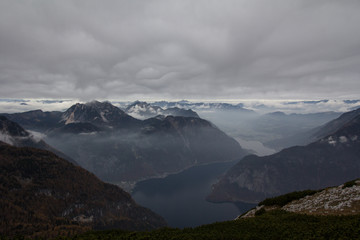 Obraz premium View from Five fingers on top of Krippenstein above Hallstatt lake