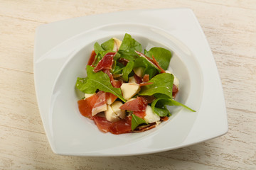 Salad with proscuitto, mozzarella
