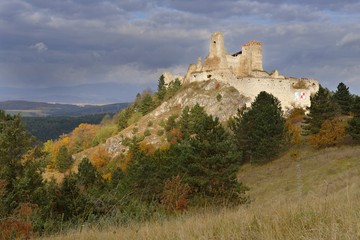 Čachtice castle (ruins) - Slovakia © Richard