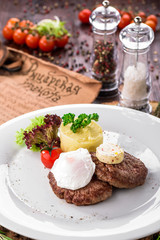 Mashed potatoes and cutlet
