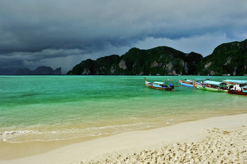 Fototapeta na wymiar Storm weather. Phi Phi island. Thailand