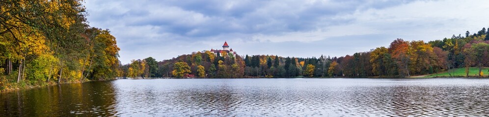Fototapeta na wymiar Chateau Konopiste in autumn
