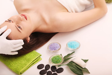 Obraz na płótnie Canvas Spa. Care Facial. Beauty young woman gets a head massage in the salon