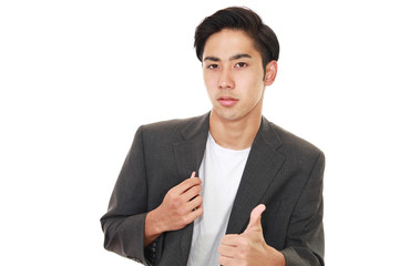 ガッツポーズの男性