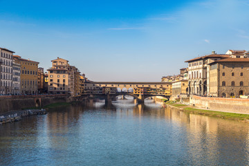 Fototapeta na wymiar The Ponte Vecchio bridge in Florence