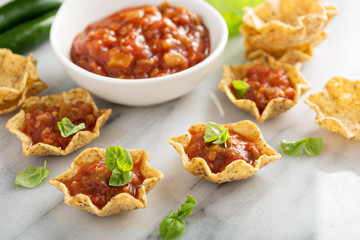 Small mexican style appetizers made with tortilla bowls