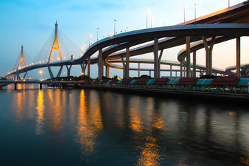 Obraz na płótnie Canvas concrete bridge it is super highway across big river in city 
