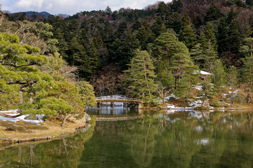 Fototapeta na wymiar Japanese garden in winter, Kyoto Japan 日本庭園の冬　京都