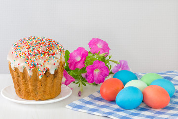 Obraz na płótnie Canvas Easter table with dyed eggs.