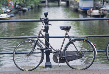 Fototapeta na wymiar オランダアムステルダム市街の自転車風景