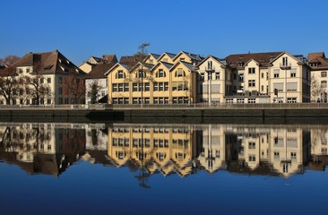 Obraz premium Row of houses mirroring in the Rhine