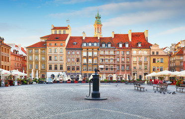 Warsaw, Poland - 21 August, 2016:Rynek main square in Old Town i - obrazy, fototapety, plakaty