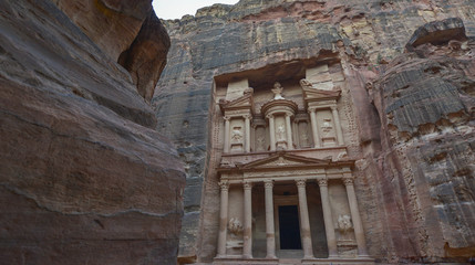 Naklejka premium El Tesoro, Al-Khazneh, en la ciudad antigua de Petra, Jordania