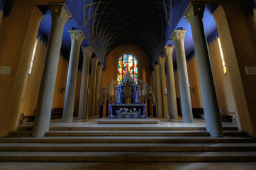 St. Michael Saarbrücken, Innenraum, Altar, historische Späth-Orgel
