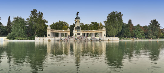 Fototapeta premium Madrid (Spain): Park of Buen Retiro
