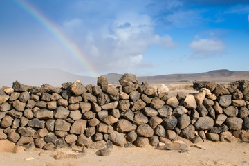 Dietro il muro l'arcobaleno